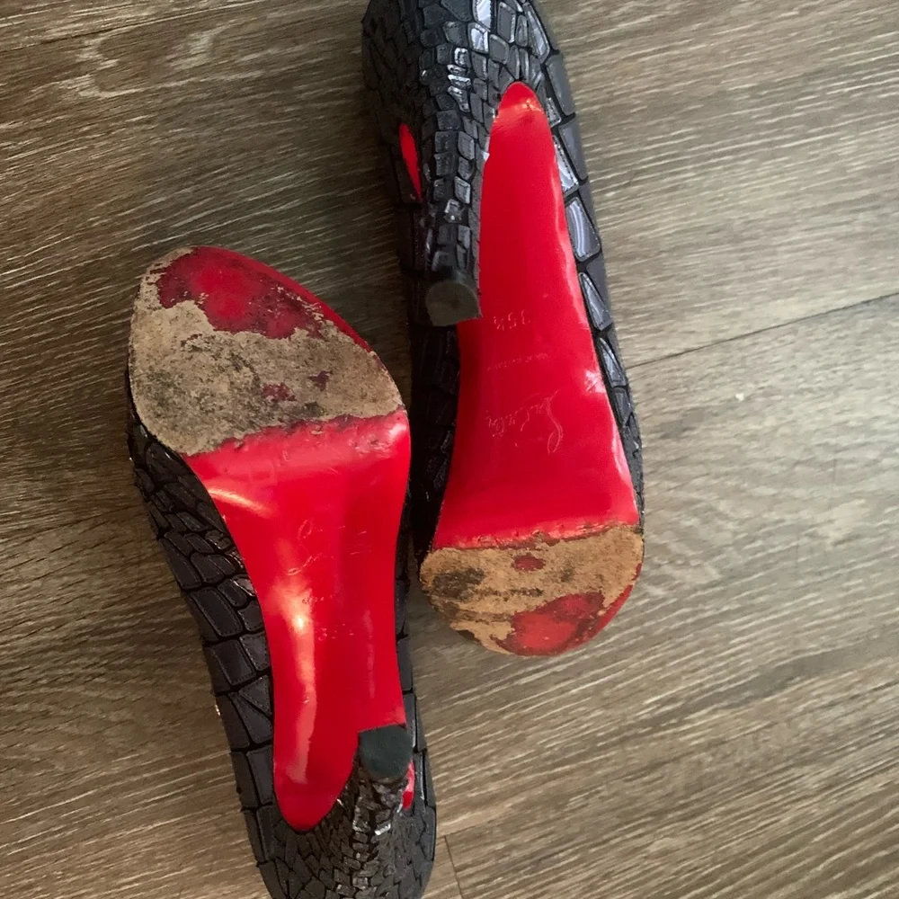 Christian Louboutin - Picture 4 of 4